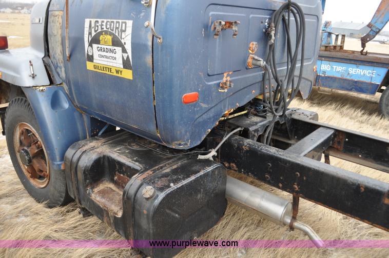 image for item C3321 1969 International Fleetstar 2010A semi truck