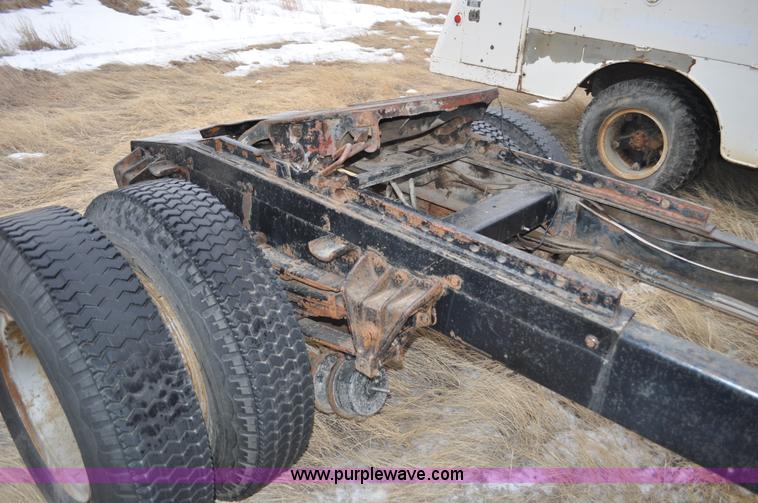 image for item C3321 1969 International Fleetstar 2010A semi truck