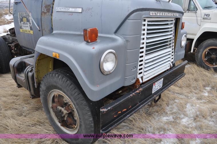 image for item C3321 1969 International Fleetstar 2010A semi truck