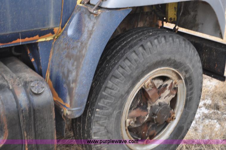 image for item C3321 1969 International Fleetstar 2010A semi truck