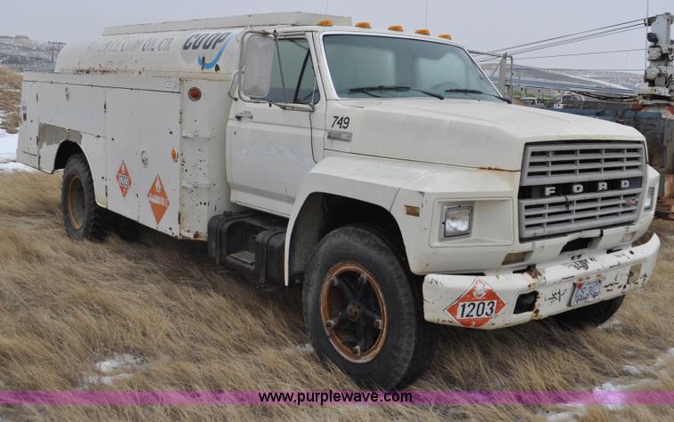 image for item C3322 1980 Ford F700 fuel truck