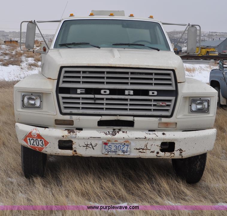 image for item C3322 1980 Ford F700 fuel truck