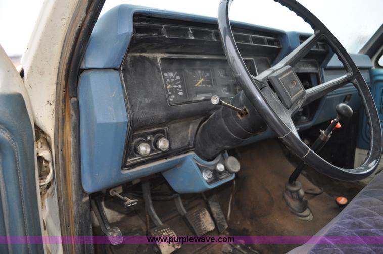image for item C3322 1980 Ford F700 fuel truck