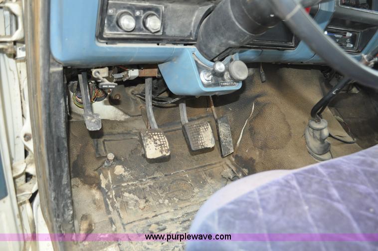 image for item C3322 1980 Ford F700 fuel truck