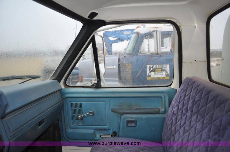 image for item C3322 1980 Ford F700 fuel truck