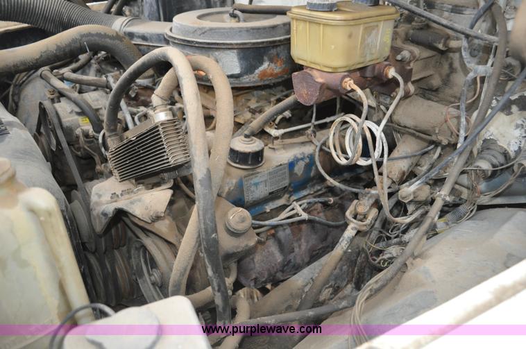 image for item C3322 1980 Ford F700 fuel truck