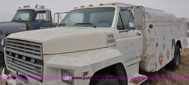 image for item C3322 1980 Ford F700 fuel truck