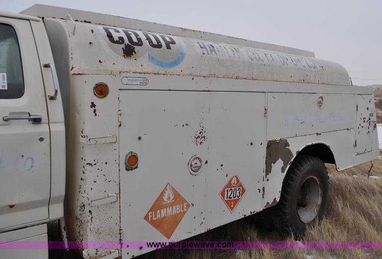image for item C3322 1980 Ford F700 fuel truck