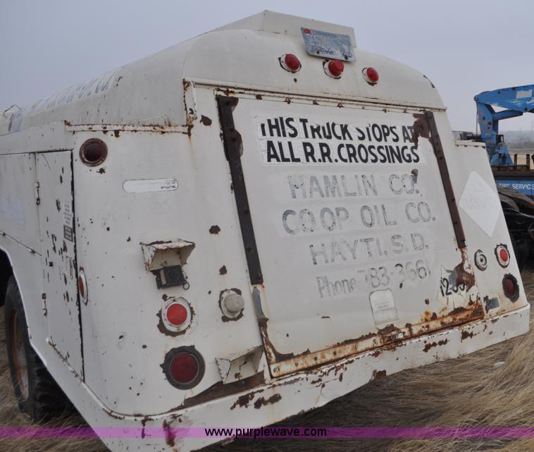 image for item C3322 1980 Ford F700 fuel truck