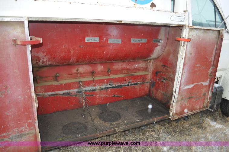 image for item C3322 1980 Ford F700 fuel truck