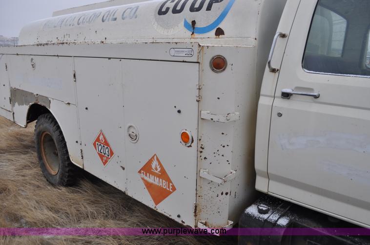 image for item C3322 1980 Ford F700 fuel truck