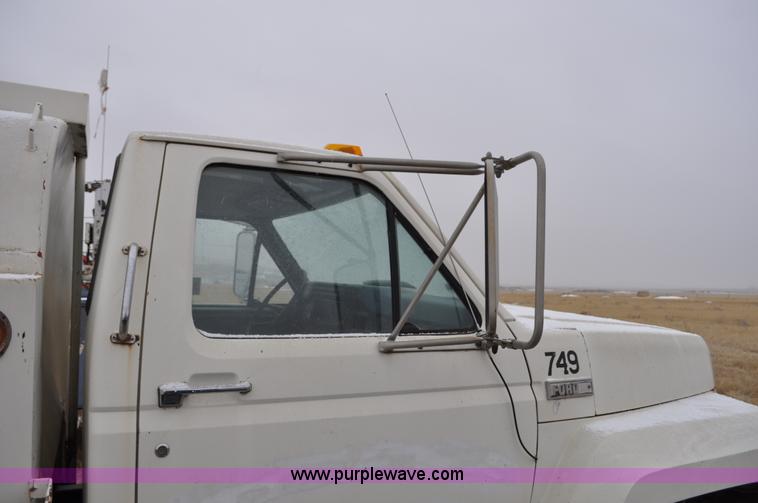 image for item C3322 1980 Ford F700 fuel truck