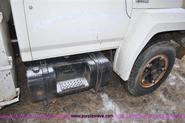 image for item C3322 1980 Ford F700 fuel truck
