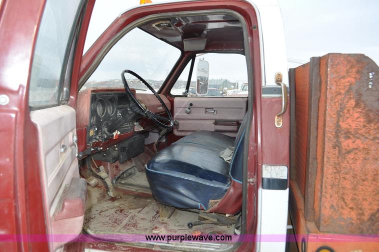 image for item C3325 1979 Chevrolet C65 Custom Deluxe flatbed truck