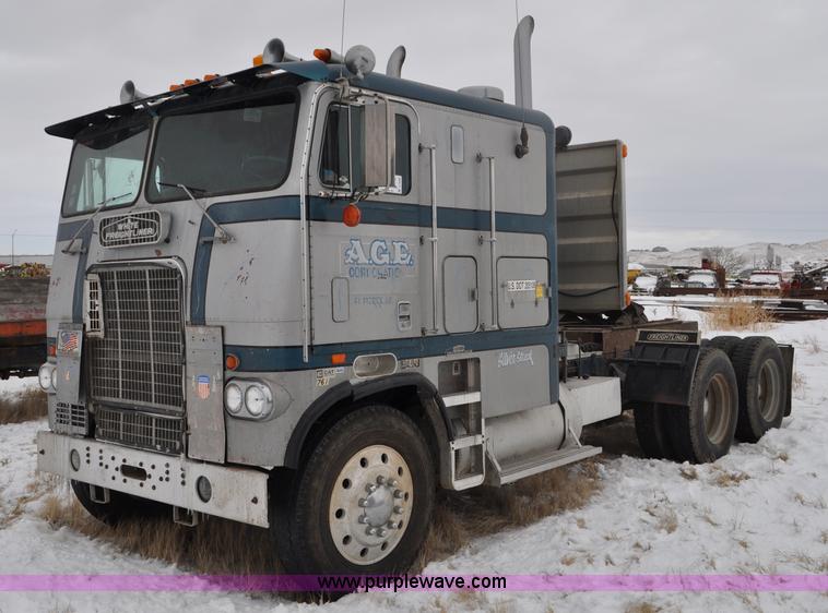 image for item C3326 1976 White Freightliner 10464 semi truck