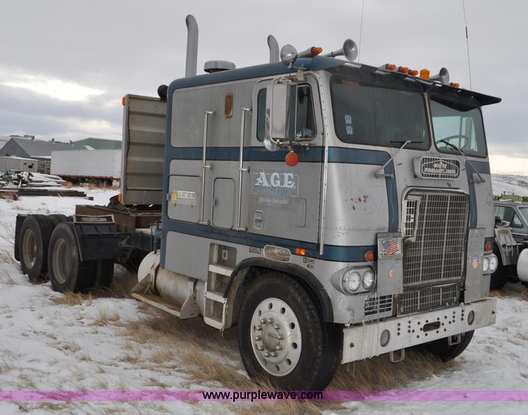 image for item C3326 1976 White Freightliner 10464 semi truck