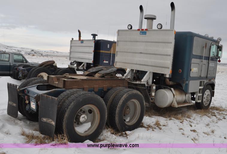 image for item C3326 1976 White Freightliner 10464 semi truck