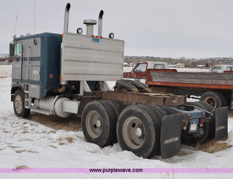 image for item C3326 1976 White Freightliner 10464 semi truck