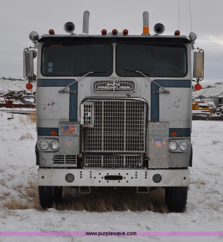image for item C3326 1976 White Freightliner 10464 semi truck