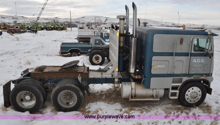 image for item C3326 1976 White Freightliner 10464 semi truck