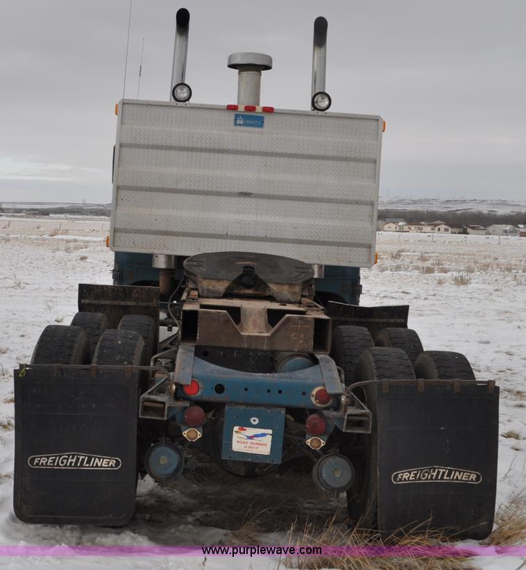 image for item C3326 1976 White Freightliner 10464 semi truck