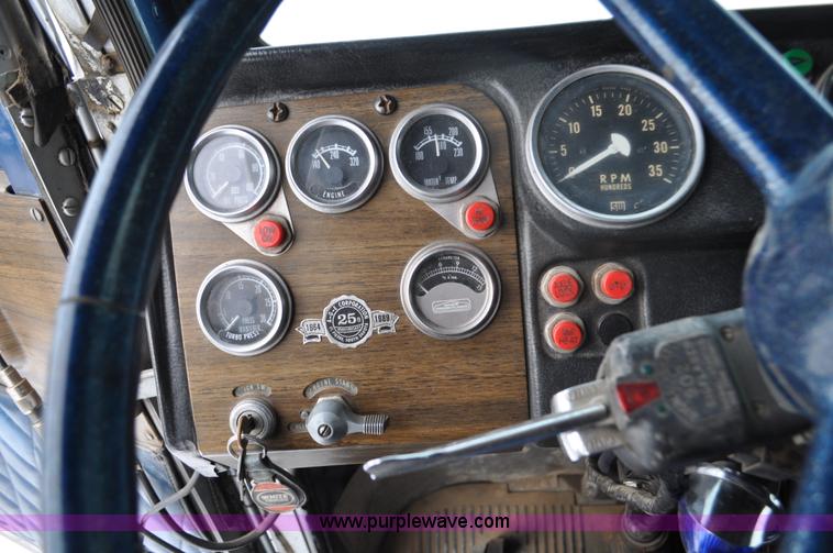 image for item C3326 1976 White Freightliner 10464 semi truck