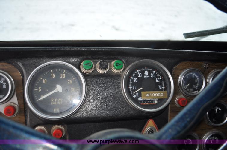 image for item C3326 1976 White Freightliner 10464 semi truck