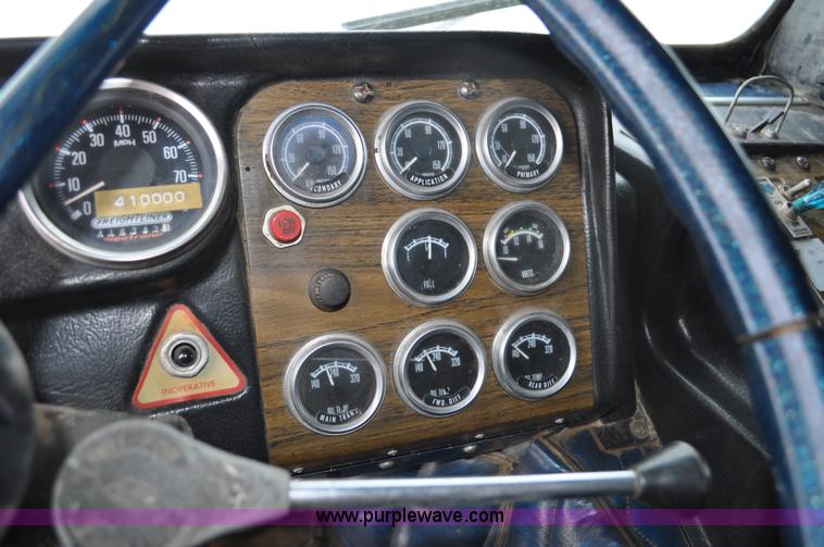 image for item C3326 1976 White Freightliner 10464 semi truck