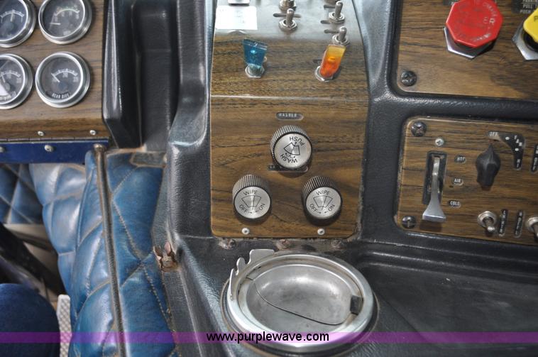 image for item C3326 1976 White Freightliner 10464 semi truck