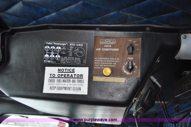 image for item C3326 1976 White Freightliner 10464 semi truck