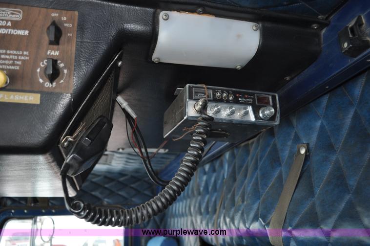 image for item C3326 1976 White Freightliner 10464 semi truck