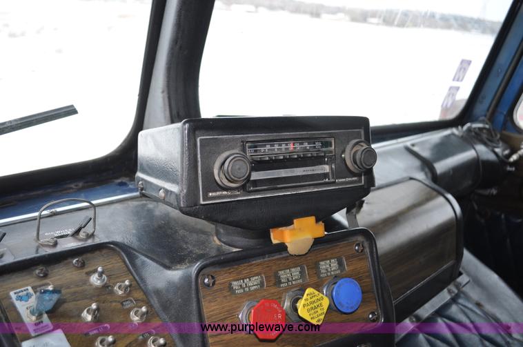 image for item C3326 1976 White Freightliner 10464 semi truck