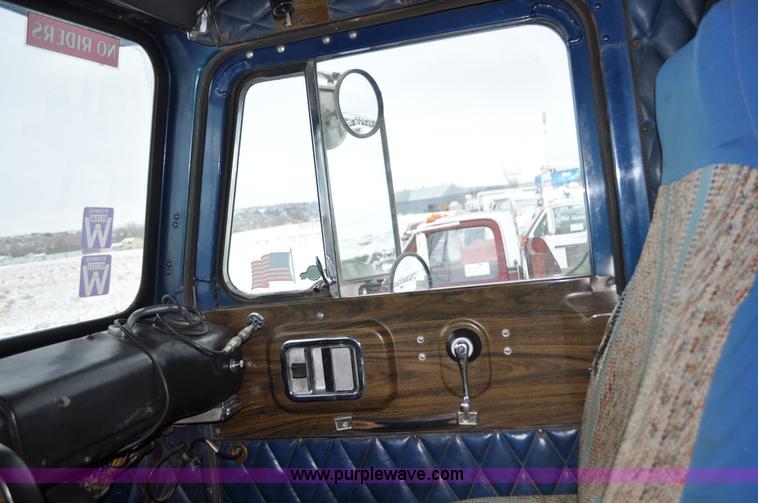 image for item C3326 1976 White Freightliner 10464 semi truck