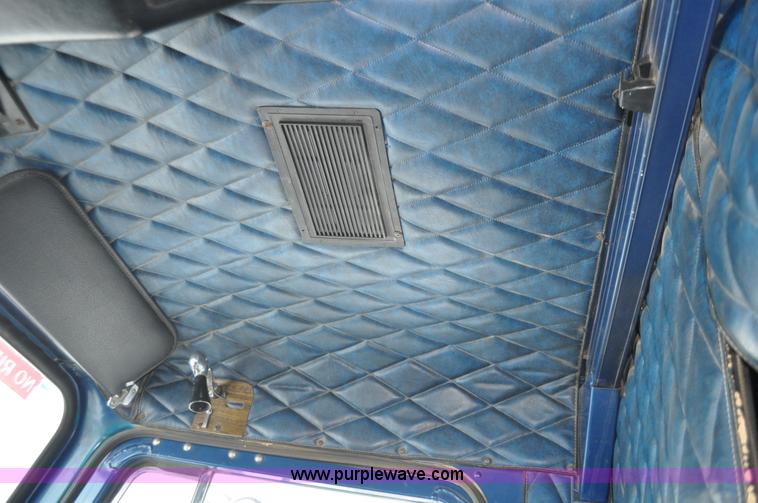 image for item C3326 1976 White Freightliner 10464 semi truck