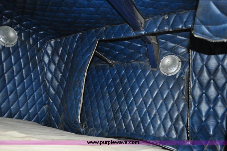 image for item C3326 1976 White Freightliner 10464 semi truck