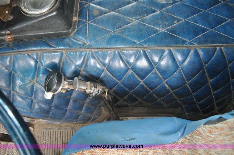 image for item C3326 1976 White Freightliner 10464 semi truck