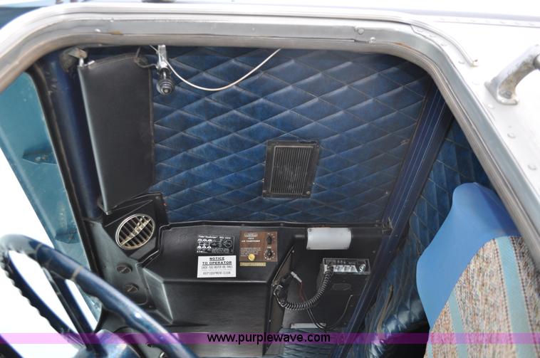 image for item C3326 1976 White Freightliner 10464 semi truck