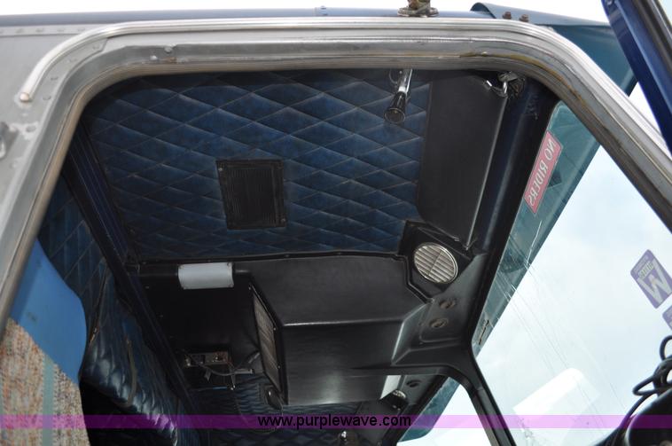 image for item C3326 1976 White Freightliner 10464 semi truck