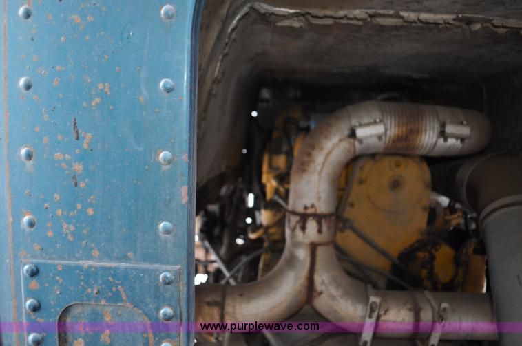 image for item C3326 1976 White Freightliner 10464 semi truck