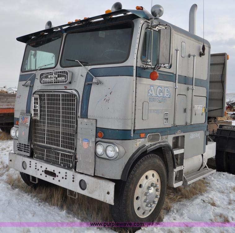 image for item C3326 1976 White Freightliner 10464 semi truck