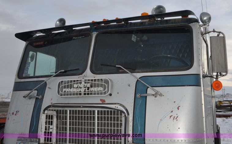 image for item C3326 1976 White Freightliner 10464 semi truck