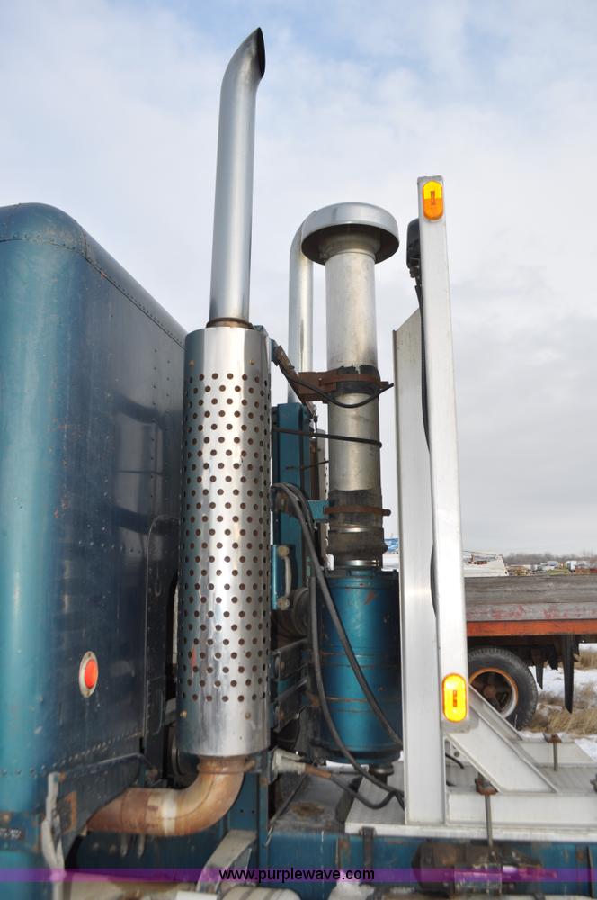 image for item C3326 1976 White Freightliner 10464 semi truck