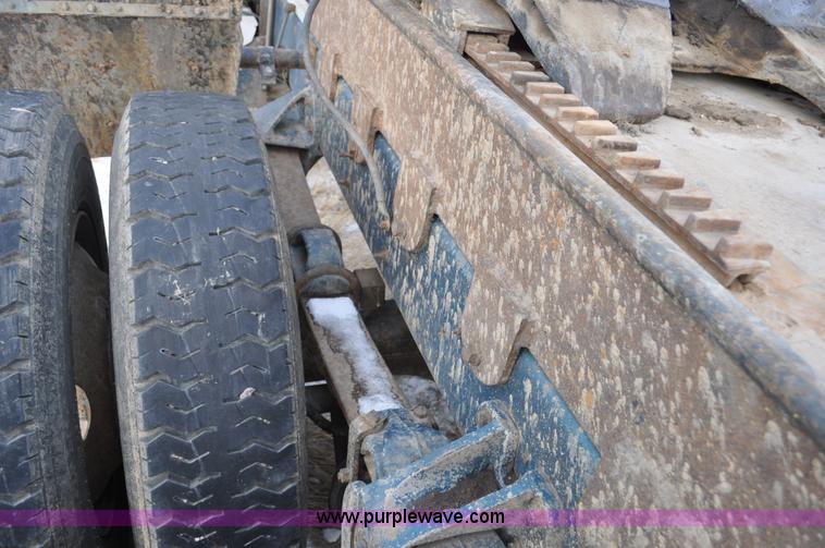 image for item C3326 1976 White Freightliner 10464 semi truck