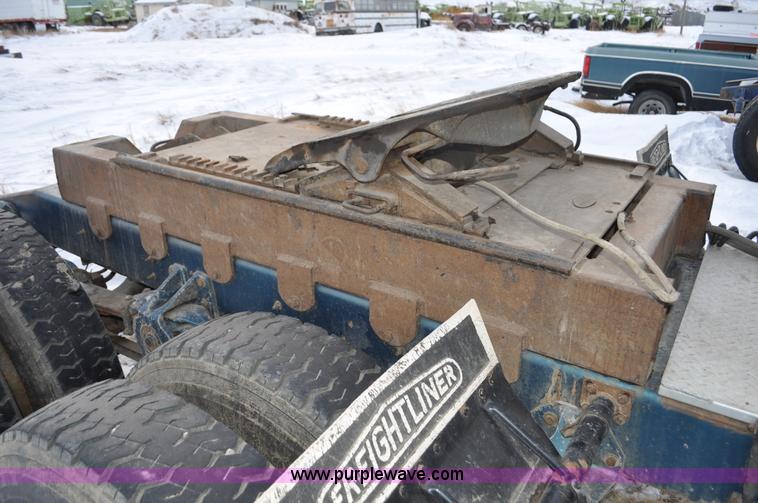 image for item C3326 1976 White Freightliner 10464 semi truck