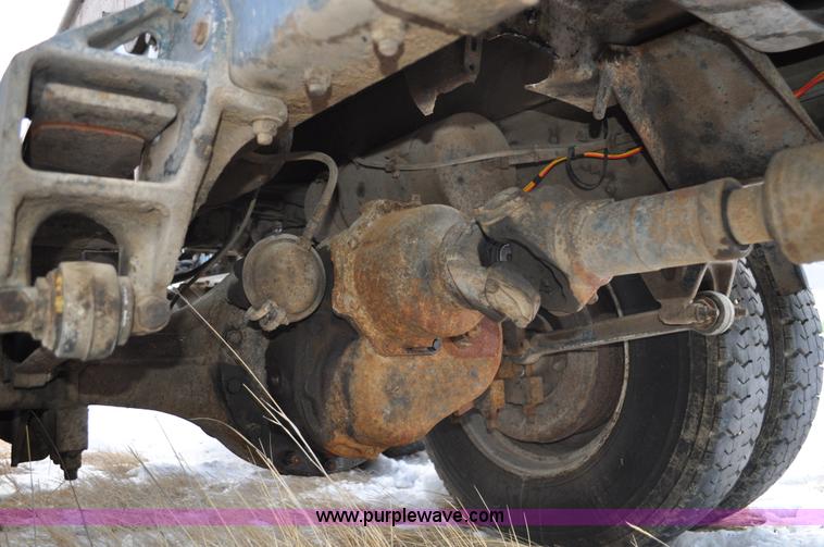 image for item C3326 1976 White Freightliner 10464 semi truck