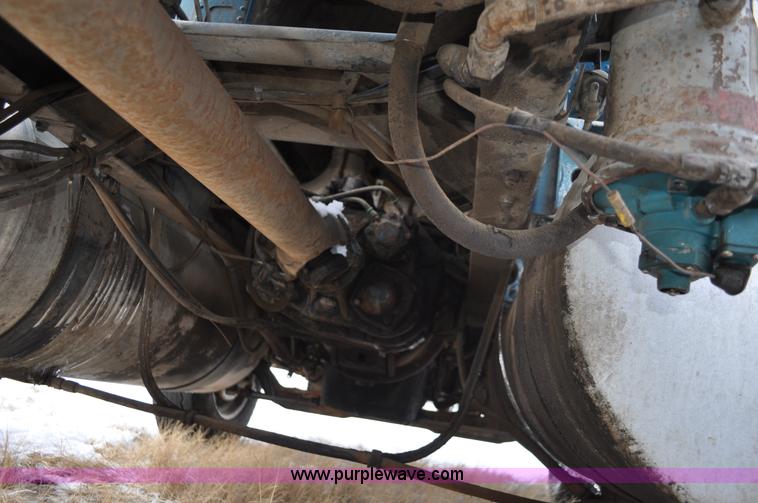 image for item C3326 1976 White Freightliner 10464 semi truck