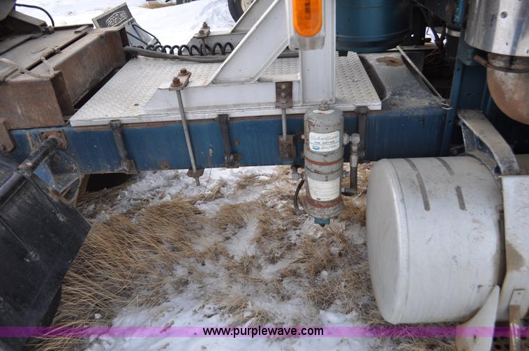 image for item C3326 1976 White Freightliner 10464 semi truck