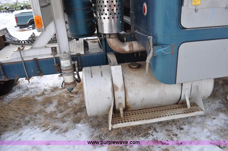 image for item C3326 1976 White Freightliner 10464 semi truck