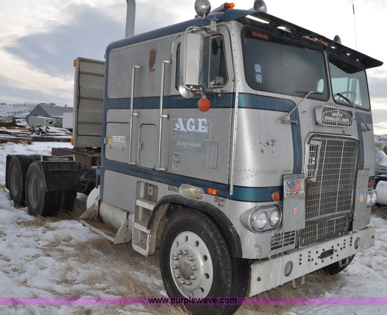 image for item C3326 1976 White Freightliner 10464 semi truck