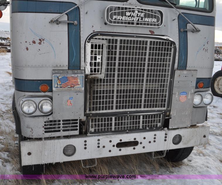 image for item C3326 1976 White Freightliner 10464 semi truck